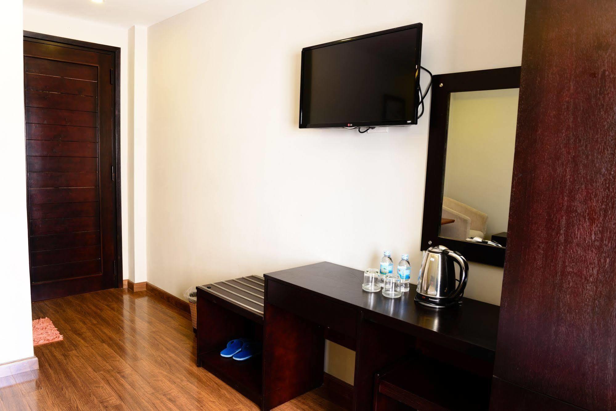 Cosmos Hotel Nha Trang By Ht Buitenkant foto