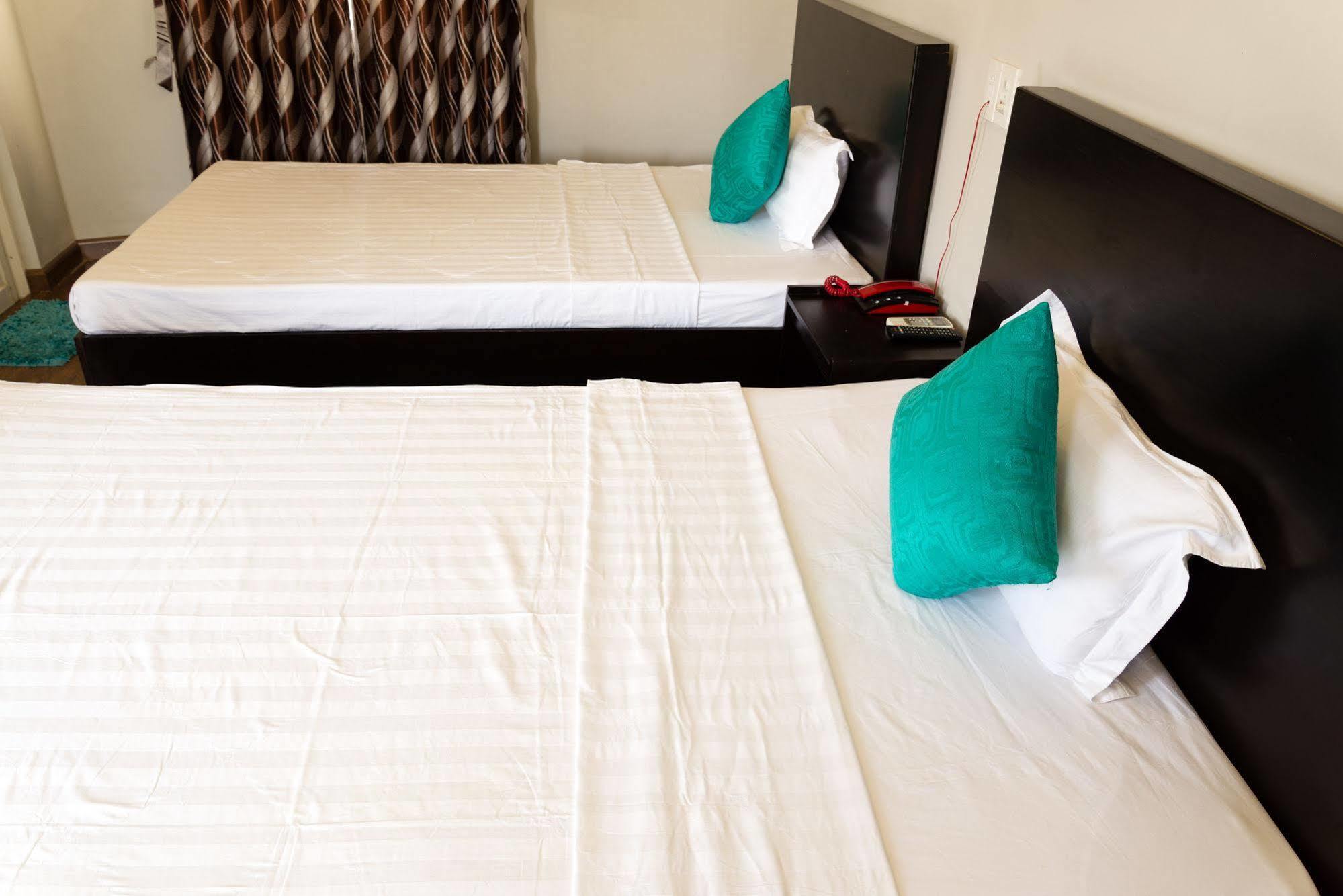 Cosmos Hotel Nha Trang By Ht Buitenkant foto