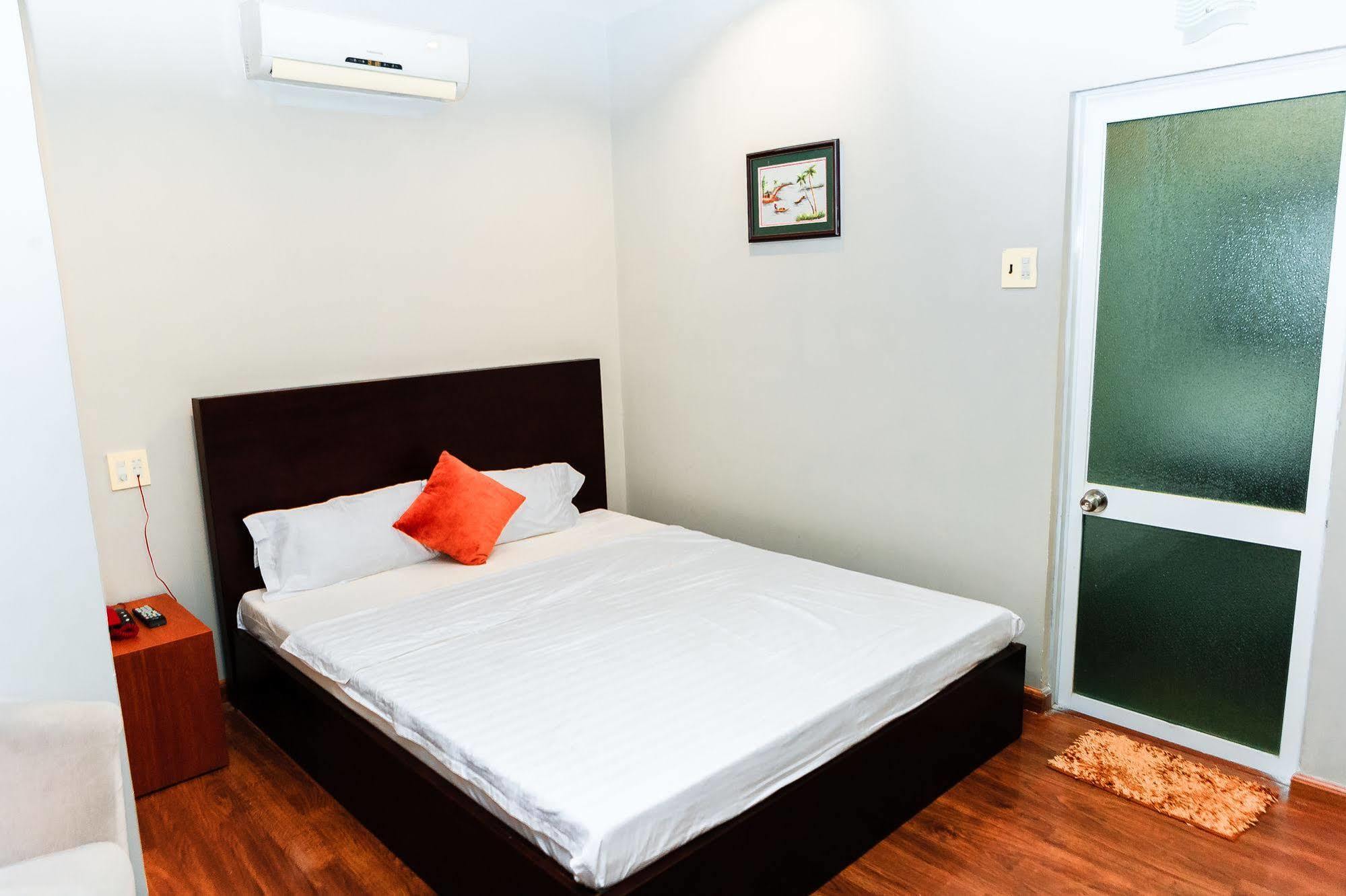 Cosmos Hotel Nha Trang By Ht Buitenkant foto