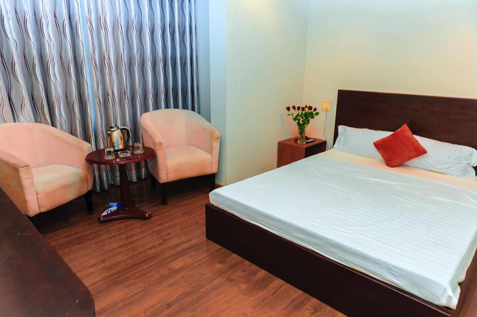 Cosmos Hotel Nha Trang By Ht Buitenkant foto