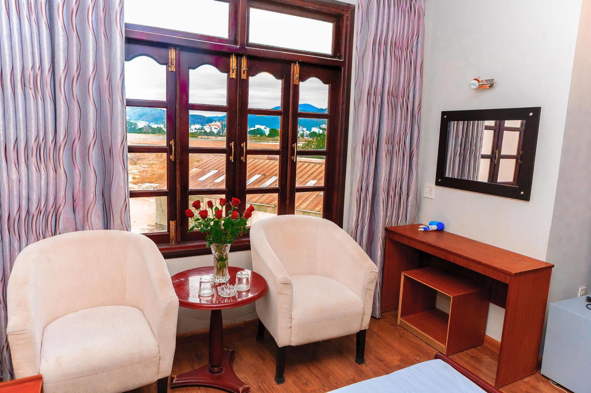 Cosmos Hotel Nha Trang By Ht Buitenkant foto